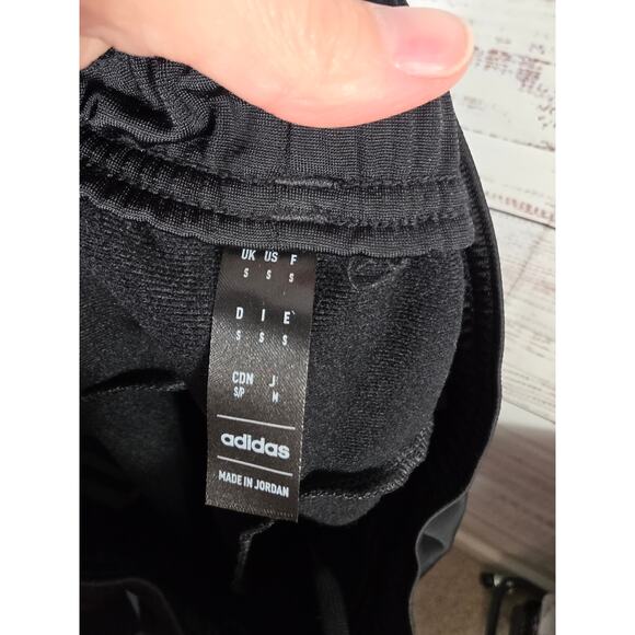 Adidas men's lot 2 pairs of shorts and 1 pair of pants size Small - Picture 7 of 12